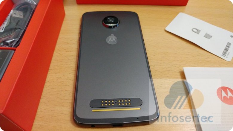 motoZ2Play-3