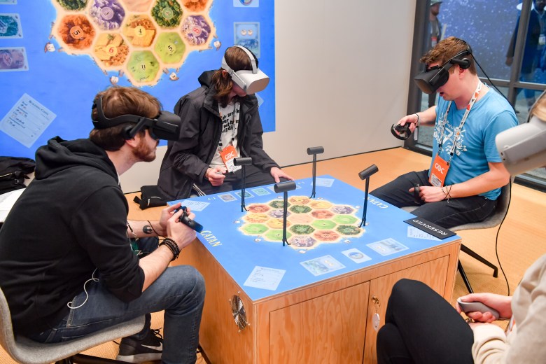 Juego en espacio alternativo