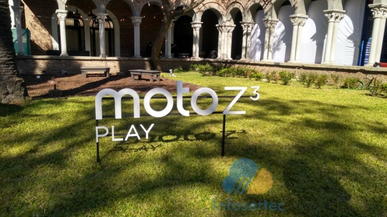 180802-motoz3play-30_wm